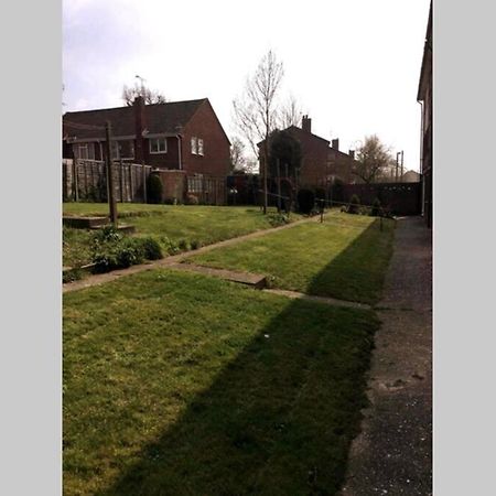 Spacious Ground Floor Studio Flat - Easy Access To Stansted Airport, London And Cambridge Lägenhet Bishop's Stortford Exteriör bild