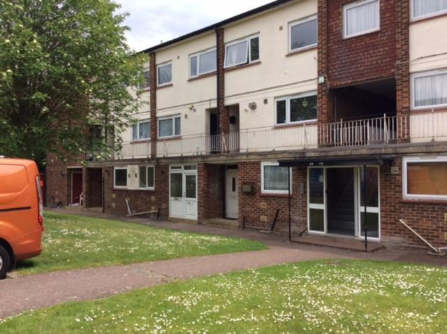Spacious Ground Floor Studio Flat - Easy Access To Stansted Airport, London And Cambridge Lägenhet Bishop's Stortford Exteriör bild